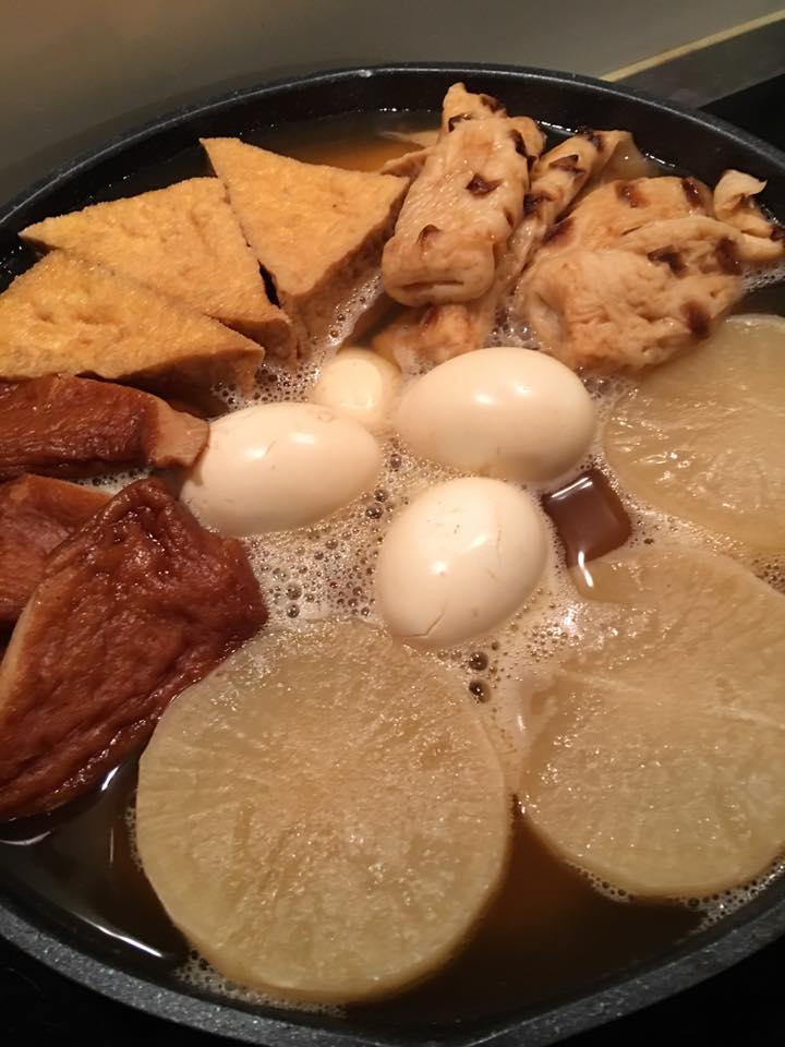 活きホタテ、青森マグロ、 青森にんにくのアヒージョ