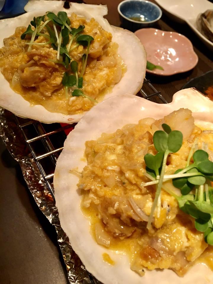 活きホッキ祭り、大好評‼️ 貝焼き味噌も、地酒がすすむぅ)^o^( 地元から取り寄せた鱈で、 あったかい、タラ汁もどうぞ〜(*´ω`*)