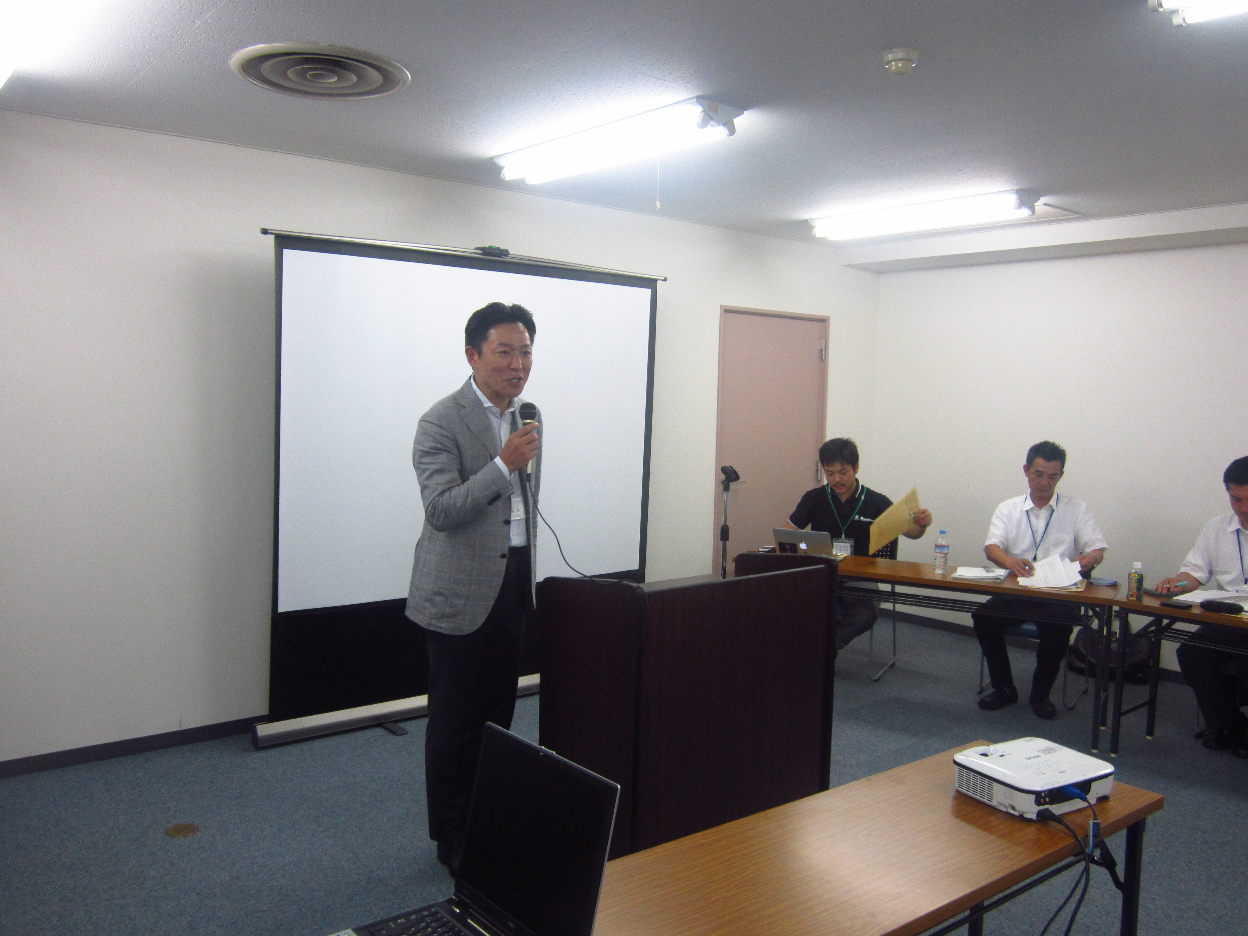 IMG 3604 - 2013年7月10日AOsuki第５回勉強会、黒石市鳴海広道市長との勉強会を開催致しました。